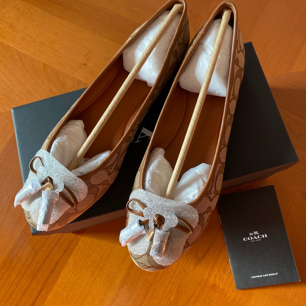 New Coach flats - Picture 2 of 11